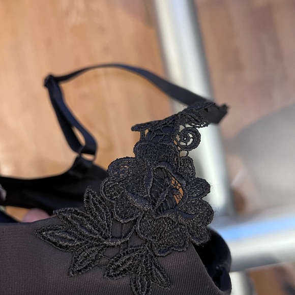 2 Wonderbra bras - Picture 6 of 6